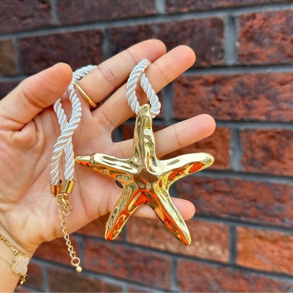 Starfish Gold Necklace - Picture 2 of 6
